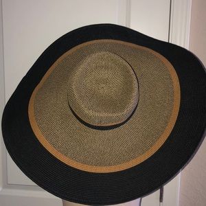 Wide-rim sun hat - never worn